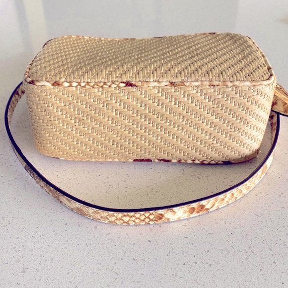 Michael Kors NWOT Straw Kenly Camera Cross Body Bag w/ Python trim - Picture 4 of 11